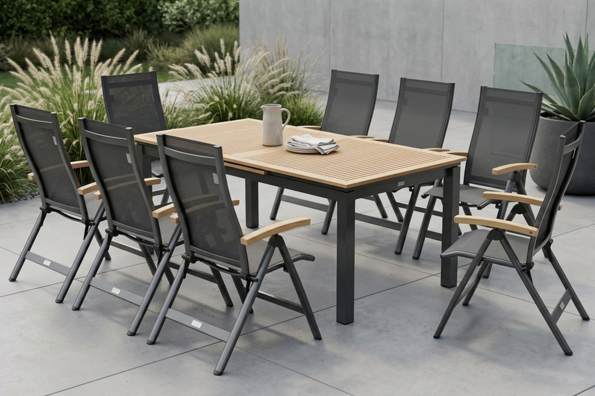 OUTFLEXX Garten-Essgruppe, 8 Personen, ausziehbarer Tisch 180–240 cm, Aluminium/Teakholz FSC®-zertifiziert OUTFLEXX Garten-Essgruppe, 8 Personen, ausziehbarer Tisch 180–240 cm, Aluminium/Teakholz FSC®-zertifiziert