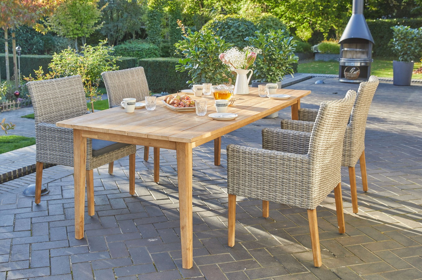 OUTFLEXX Borneo/Kota Garten-Essgruppe, natur/grau-meliert, Akazie/Alu/Polyrattan, 220x100 cm, 4 Landhaussessel, Akazie, FSC®-zertifiziertes Produkt