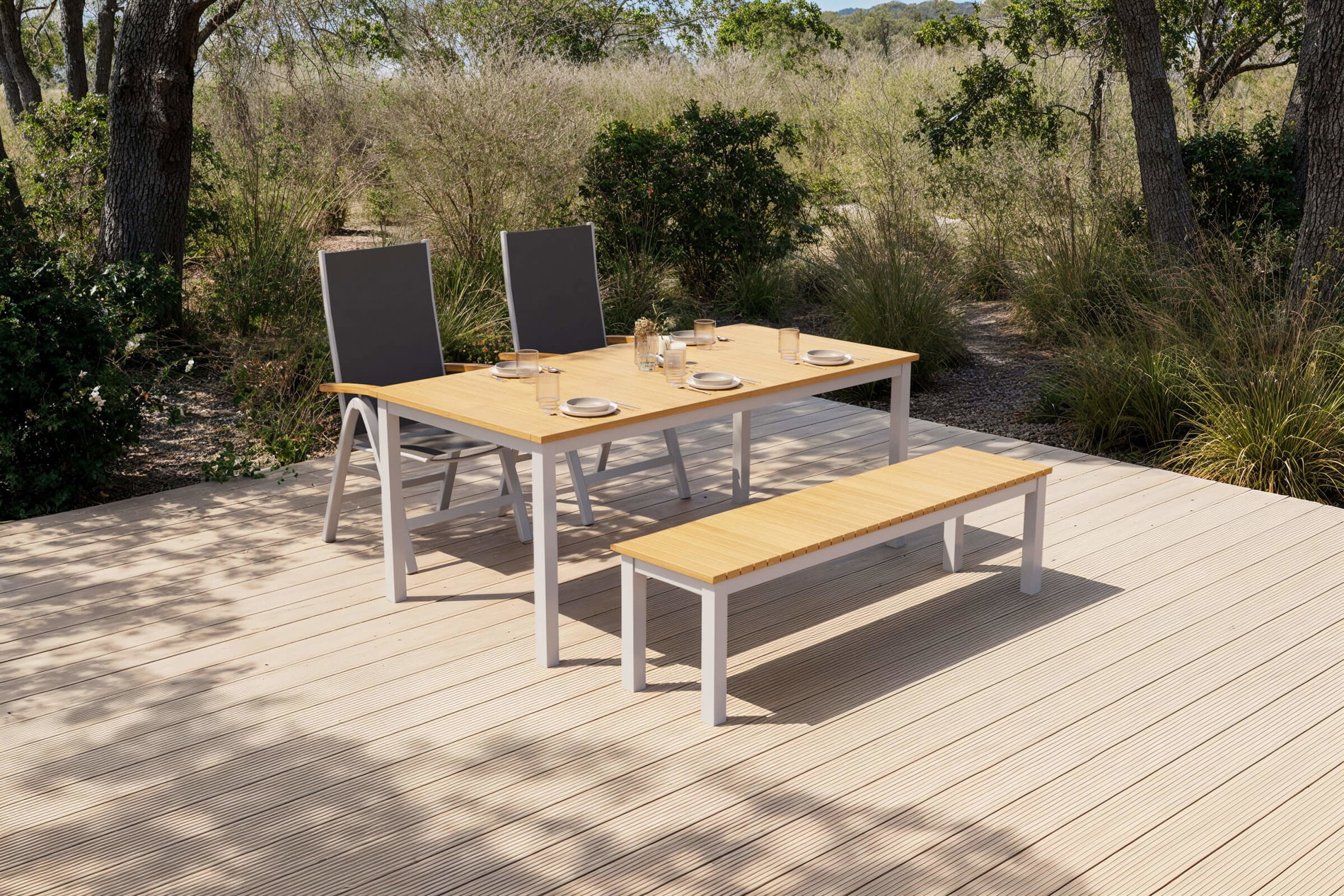 VILLANA Tasmania Garten-Essgruppe mit Bank und 2 Klappstühlen, silber/natur, Aluminium/Eukalyptus, Tisch 180 x 90 cm, FSC®-zertifiziertes Produkt VILLANA Tasmania Garten-Essgruppe mit Bank und 2 Klappstühlen, silber/natur, Aluminium/Eukalyptus, Tisch 180 x 90 cm, FSC®-zertifiziertes Produkt